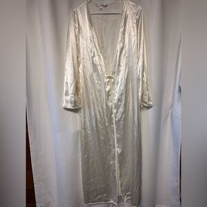 Victoria's Secret Y2K Cream Satin Robe with Lace Trim and Beaded Sleves: Size M
